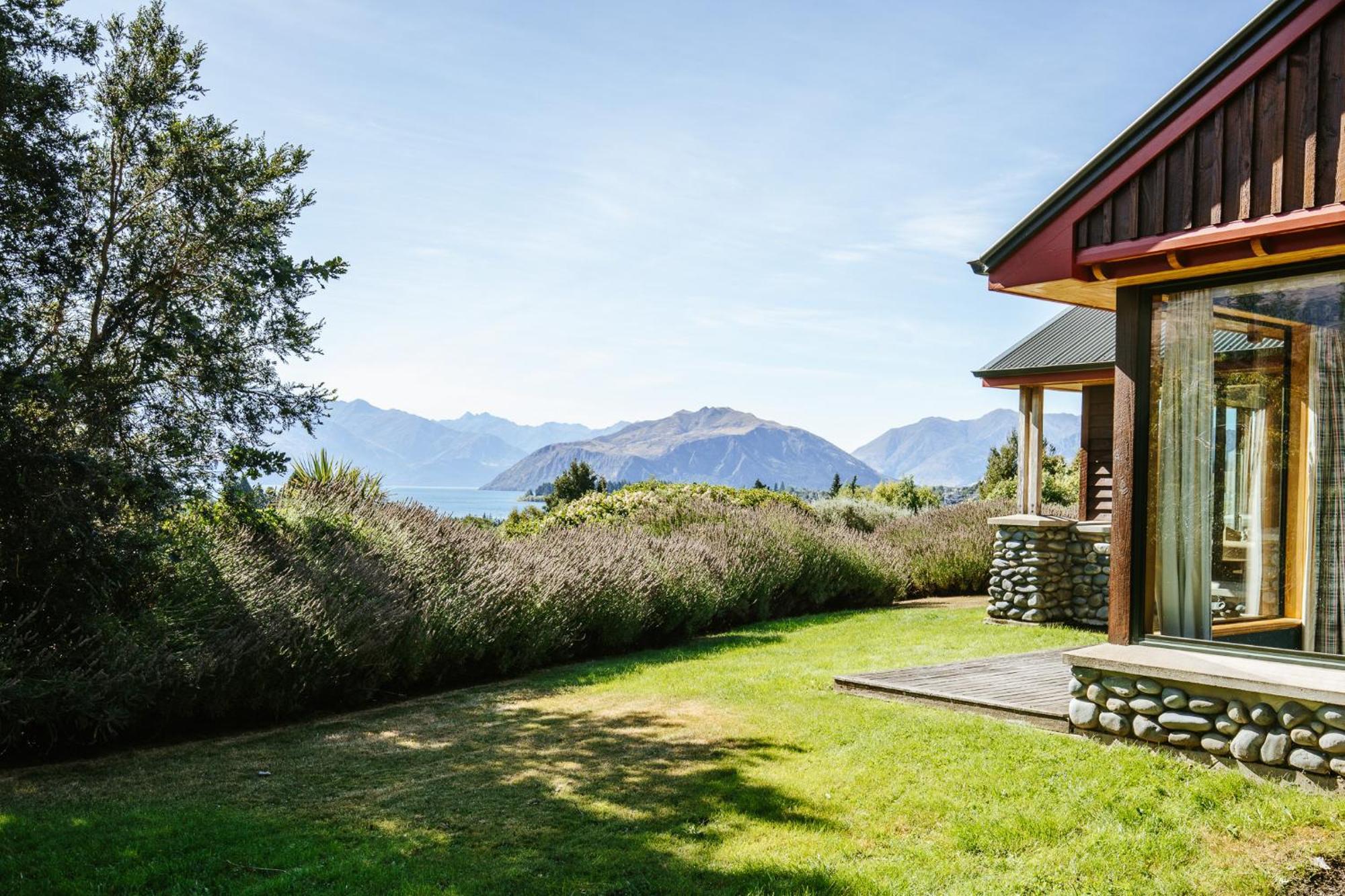 Bullock Creek Chalet - Sleeps 8 - Lake & Mountain Views - Private & Secluded Villa Wanaka Exterior photo