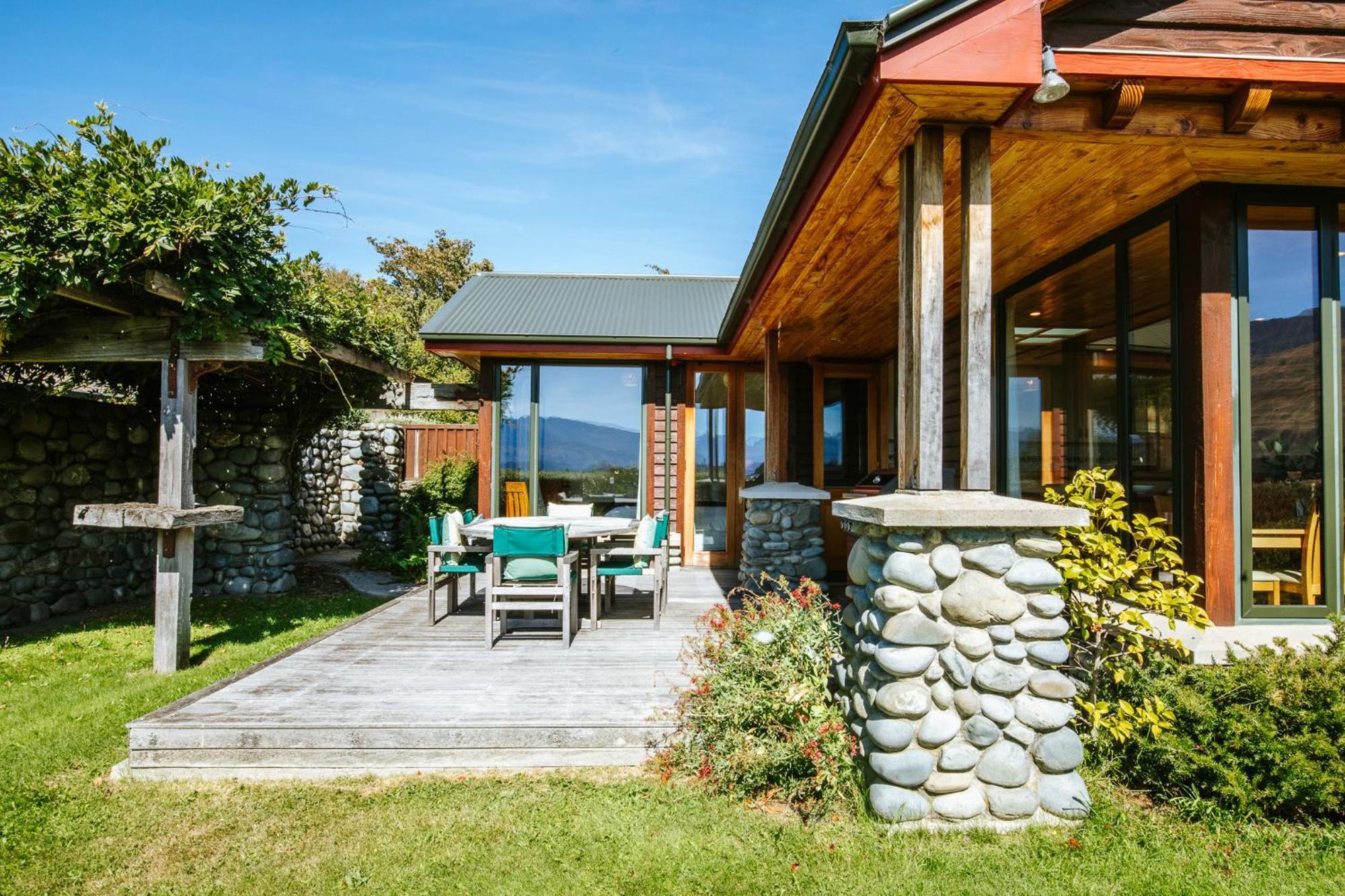 Bullock Creek Chalet - Sleeps 8 - Lake & Mountain Views - Private & Secluded Villa Wanaka Exterior photo