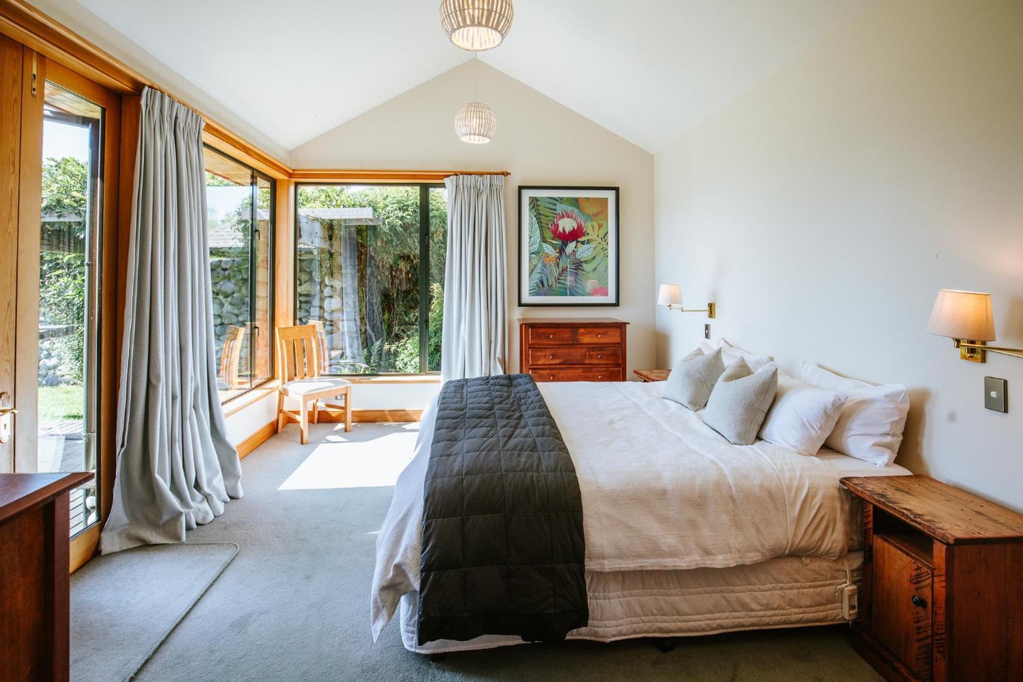 Bullock Creek Chalet - Sleeps 8 - Lake & Mountain Views - Private & Secluded Villa Wanaka Exterior photo