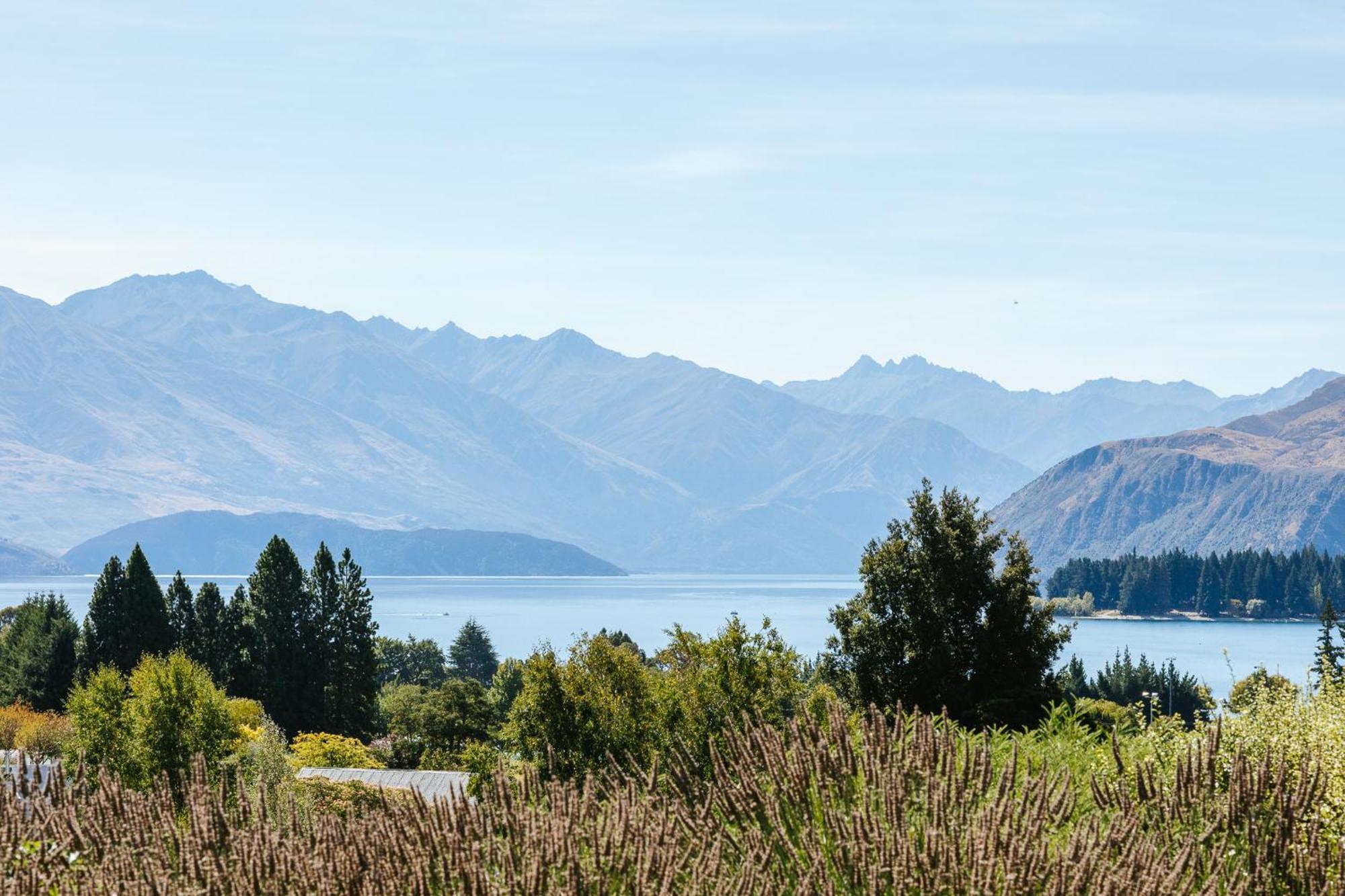 Bullock Creek Chalet - Sleeps 8 - Lake & Mountain Views - Private & Secluded Villa Wanaka Exterior photo