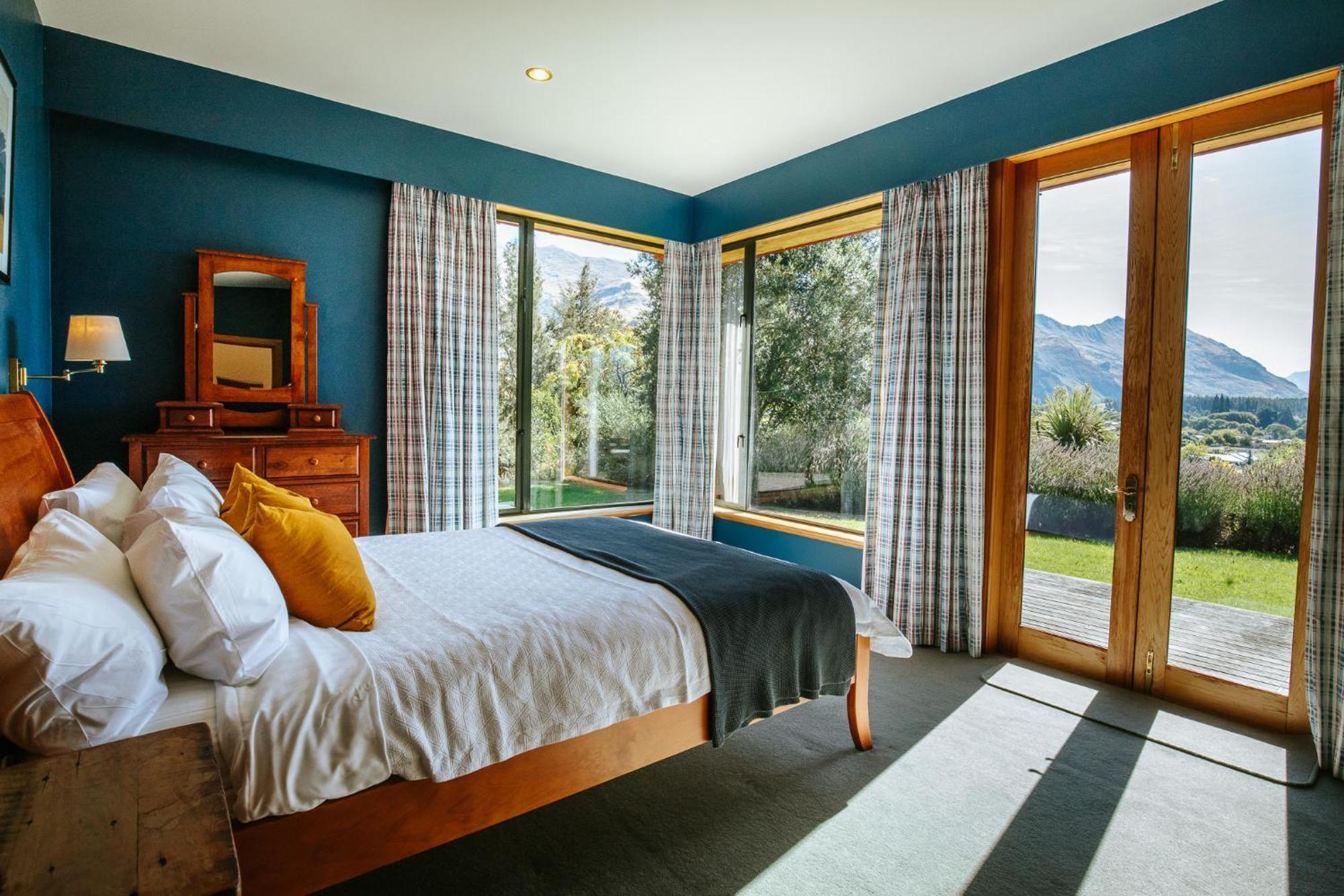 Bullock Creek Chalet - Sleeps 8 - Lake & Mountain Views - Private & Secluded Villa Wanaka Exterior photo