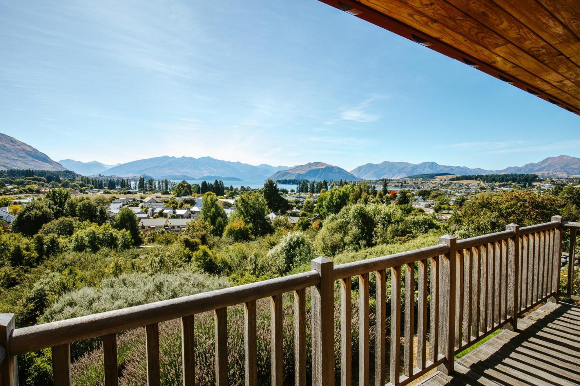 Bullock Creek Chalet - Sleeps 8 - Lake & Mountain Views - Private & Secluded Villa Wanaka Exterior photo